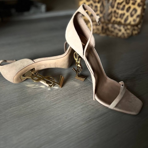 Never worn Saint Laurent opyum Suede Sandals with metal YSL 110